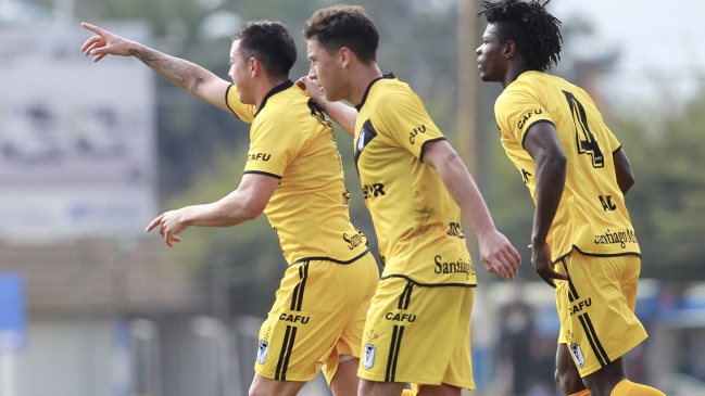 Santiago Morning derrotó a Melipilla y consolidó su liderato en la Primera B