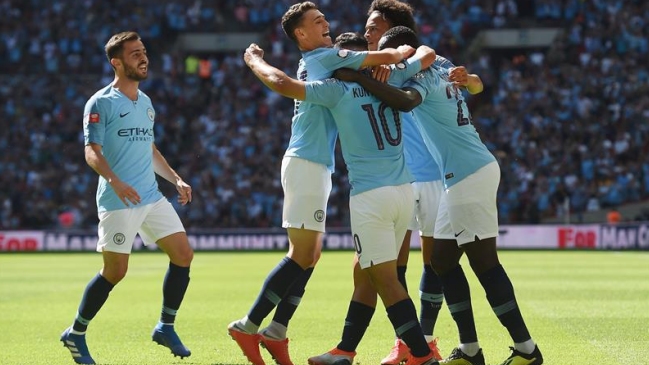 Agüero firmó un doblete y superó los 200 goles por Man. City en triunfo por la Community Shield