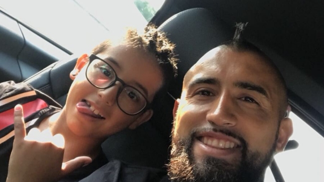 “Con el mejor periodista de Chile”: El cariñoso saludo de Vidal a su hijo Alonso en el día del niño