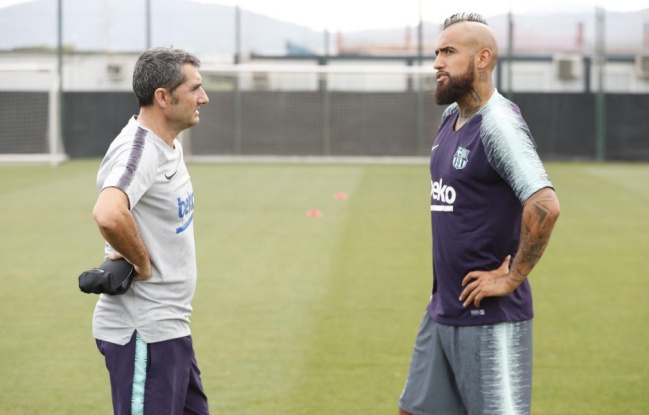 Vidal cumplió su primer entrenamiento: charla con Valverde y bromas de sus compañeros
