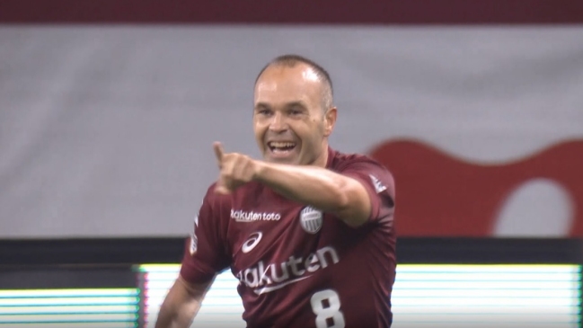 Andrés Iniesta tuvo su estreno goleador en Japón con una anotación de gran factura