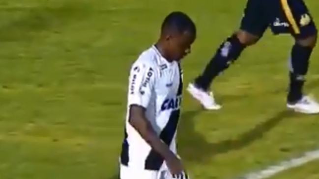 Jugador de Ponte Preta se perdió un gol de forma increíble con el arco descubierto