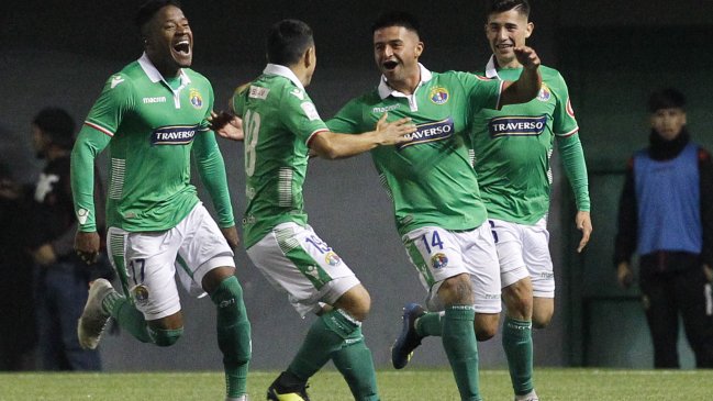 Audax superó con amplio margen a Palestino y escapó de la parte baja de la tabla