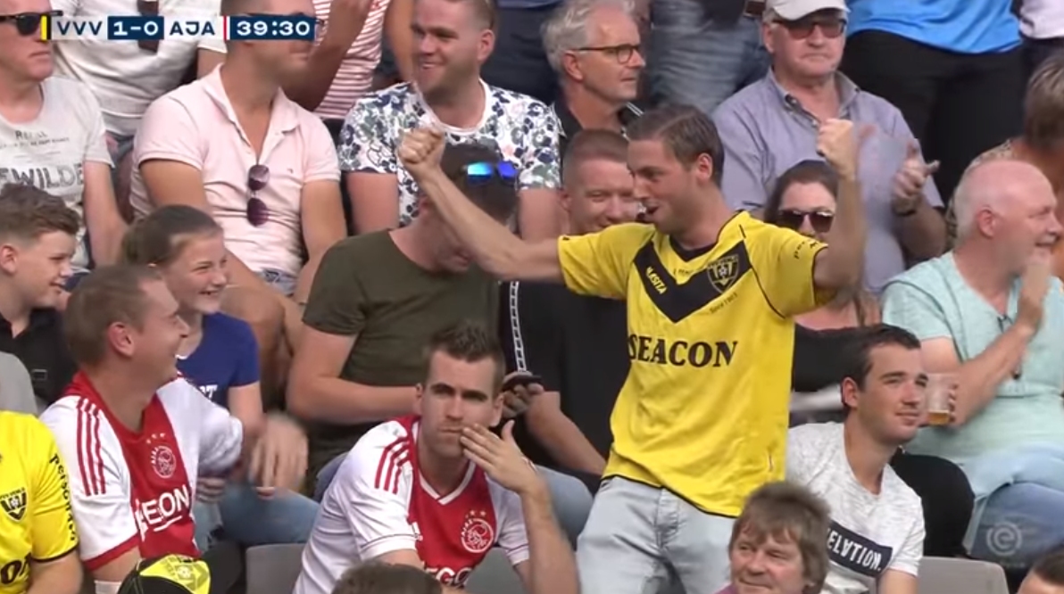 La insólita situación que vivieron hinchas rivales con el VAR