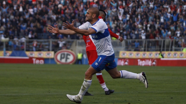 Sebastián Sáez le dio el triunfo y el liderato a la UC en su duelo ante Curicó Unido