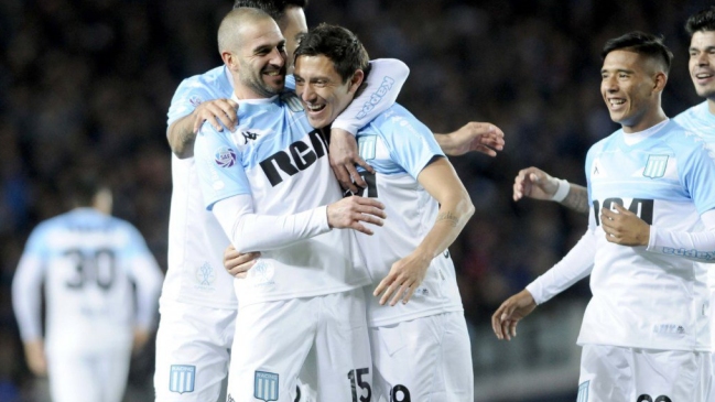 Racing, con Arias y Mena, derrotó a Velez Sarsfield en el debut de Pablo Galdames