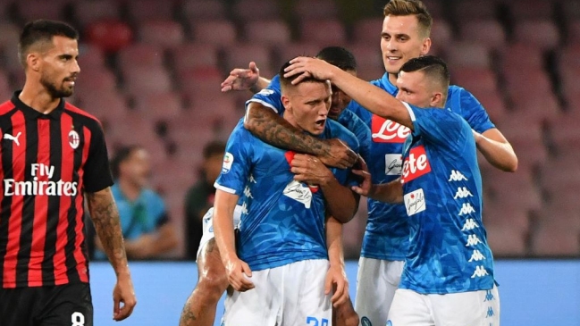 Napoli derrotó a AC Milan en el primer gran enfrentamiento de la temporada en Italia