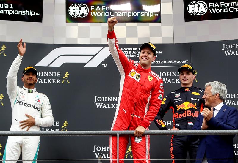 Vettel adelantó a Hamilton y dominó el Gran Premio de Bélgica