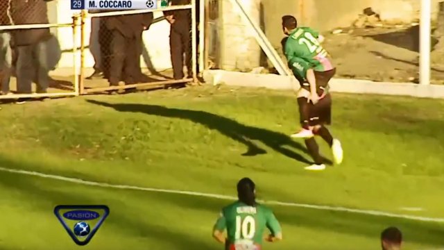 La espectacular chilena que es postulada como uno de los mejores goles del año