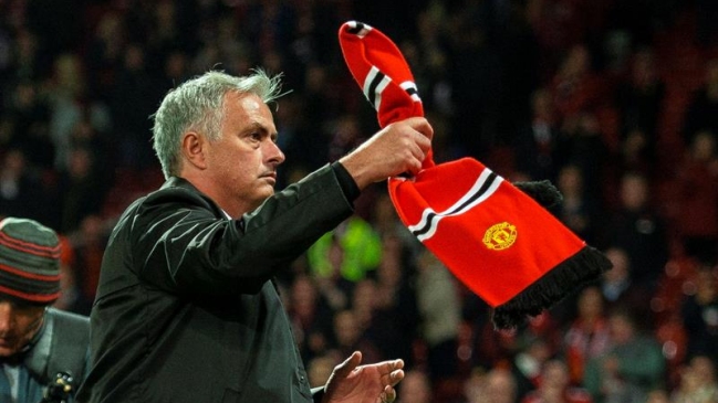 ¿Despedida? El inesperado gesto de Jose Mourinho con los hinchas de Manchester United