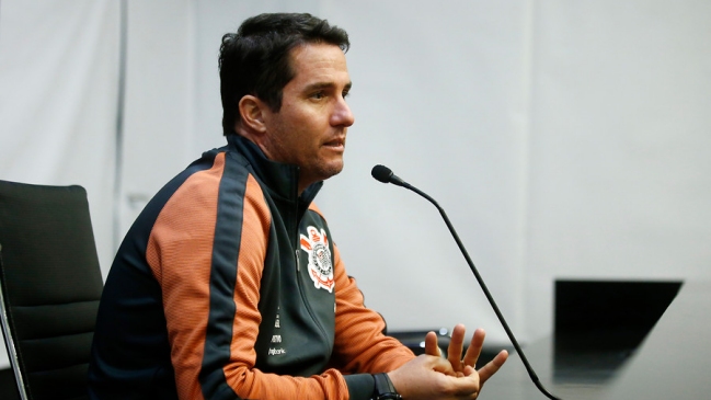 DT de Corinthians: A Valdivia le damos la misma importancia que al resto de Colo Colo