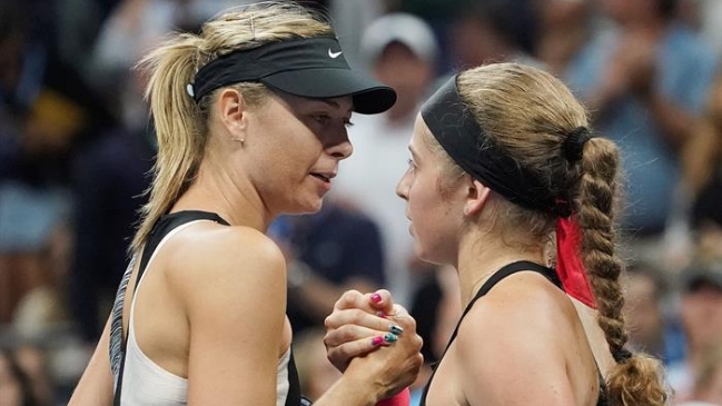 Maria Sharapova arrolló a Jelena Ostapenko para avanzar a octavos del US Open