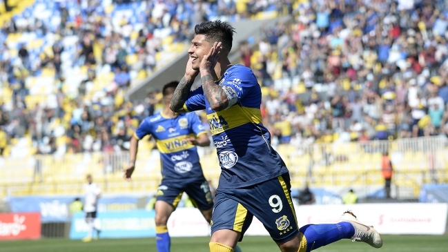 Patricio Rubio anotó un golazo y firmó su triplete ante Colo Colo