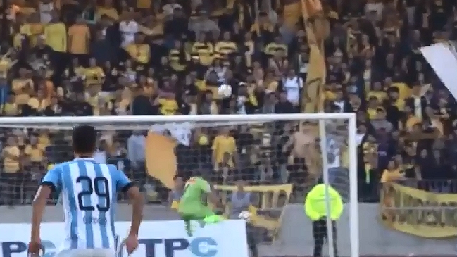 ¿La atajada del año? La impresionante reacción del arquero de Coquimbo frente a Magallanes