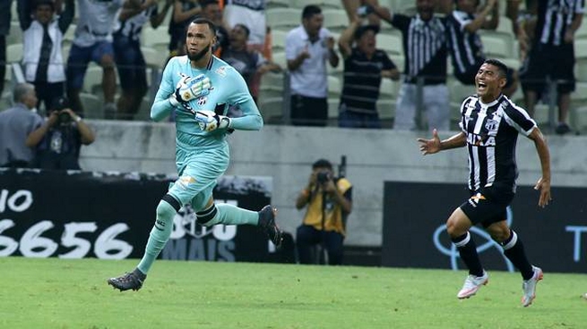 Como Rogerio Ceni: El golazo de tiro libre que anotó el portero de Ceará a Corinthians