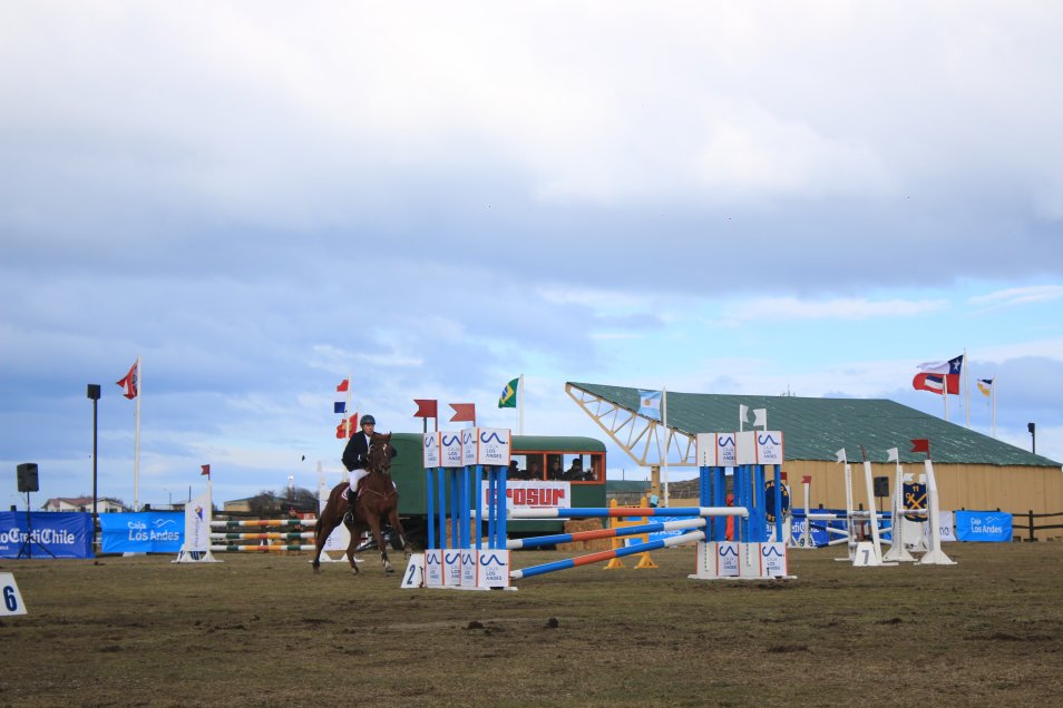 Magallanes: Jinetes deslumbraron en concurso ecuestre del Ejército