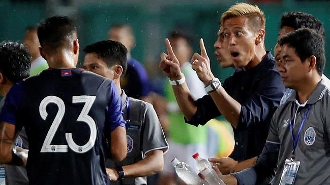 Keisuke Honda debutó como técnico en derrota de Camboya ante Malasia