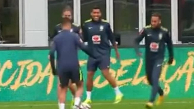 El túnel de Coutinho a Filipe Luis que enloqueció a Neymar