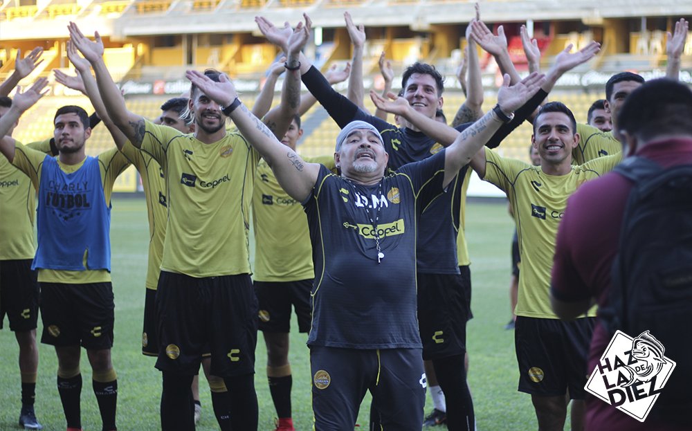 Locura total en el primer entrenamiento de Maradona en Dorados de Sinaloa