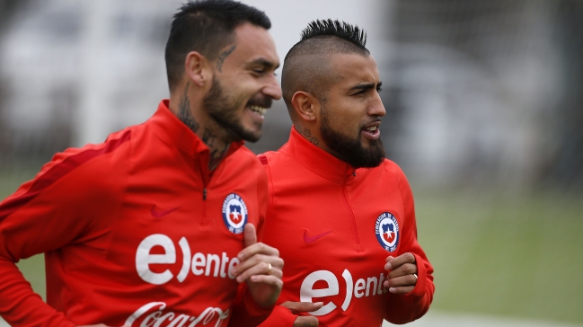 Mauricio Pinilla no se olvida de la Roja: Así disfrutó el partido