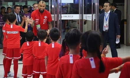 Se fueron agradecidos: Vidal y Díaz destacaron la tierna despedida que tuvieron en Corea del Sur