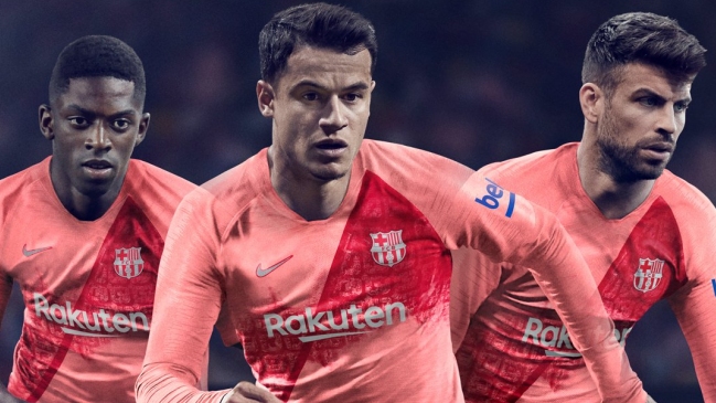 Barcelona presentó su tercera camiseta y en homenaje a su ciudad