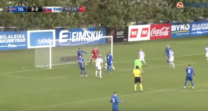 A arquero de Eslovaquia le marcaron de penal y se vengó anotando el gol del triunfo