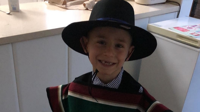 La “chochería” de Mauricio Pinilla con presentación dieciochera de su hijo