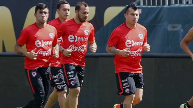 Gary Medel disfrutó con el rap de Edson Puch