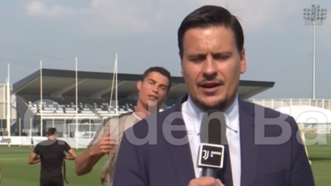 Cristiano Ronaldo se burló de un periodista durante un despacho en vivo