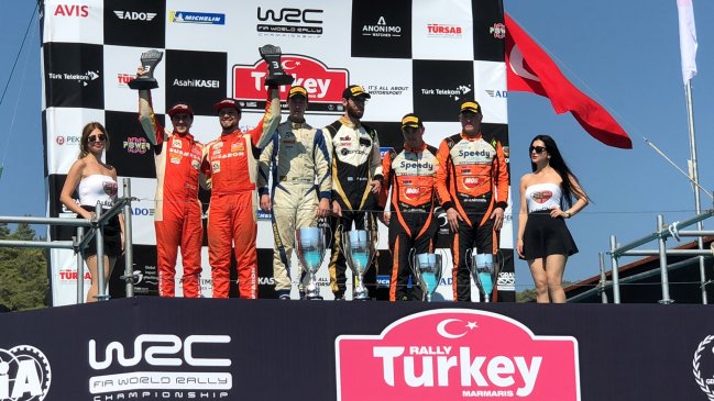 ¡Chilenos en el podio! Fernández y Riquelme fueron terceros en la última fecha del Mundial Junior de Rally