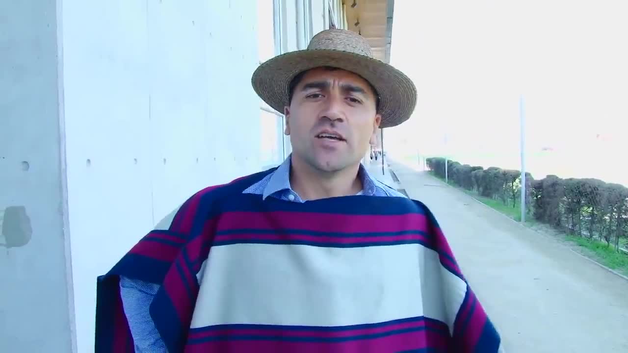 David Pizarro se lució con azul paya “dieciochera”