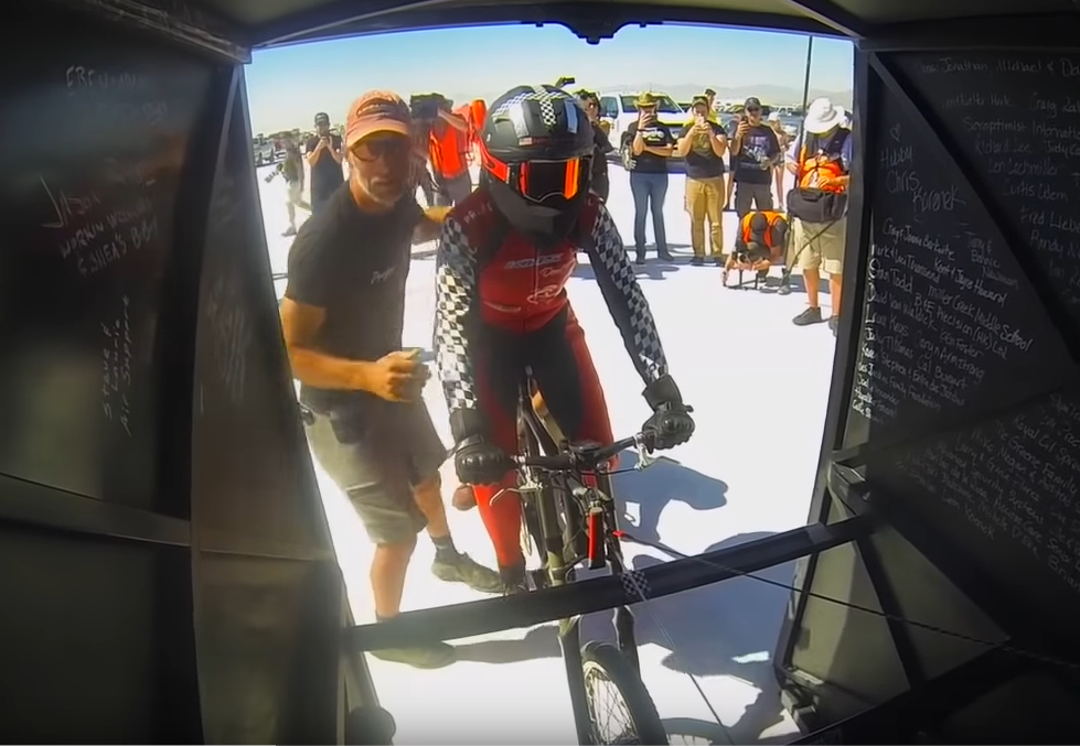 Récord de velocidad en bicicleta… a 296 km/h