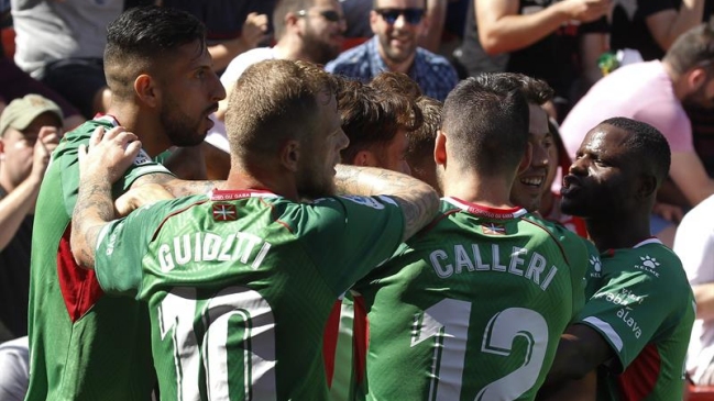 Alavés con Guillermo Maripán goleó a Rayo Vallecano en la liga española