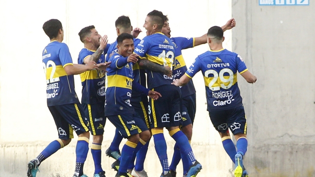 Diego Orellana puso el tercero de Everton para asegurar la victoria sobre U. La Calera