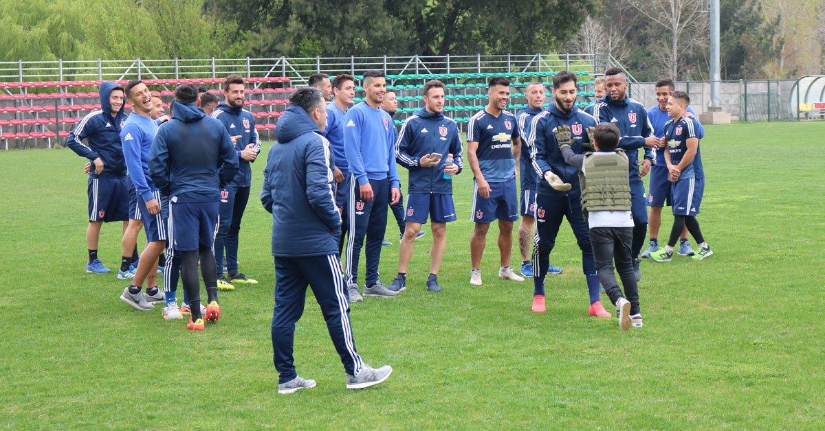Soteldo entrenó con normalidad en última práctica de la U marcada por masivo apoyo de la hinchada