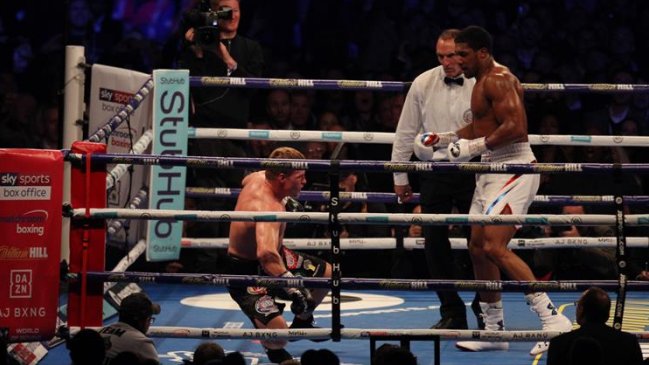 Anthony Joshua derrotó a Alexander Povetkin por nocaut técnico y retuvo sus títulos mundiales