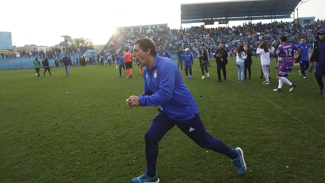 Mario Salas asoma como alternativa en Colo Colo por irregular presente de Héctor Tapia