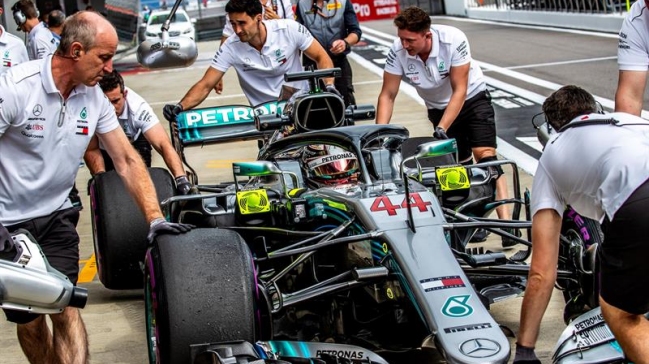 Los Mercedes marcaron diferencias en la segunda práctica de Sochi