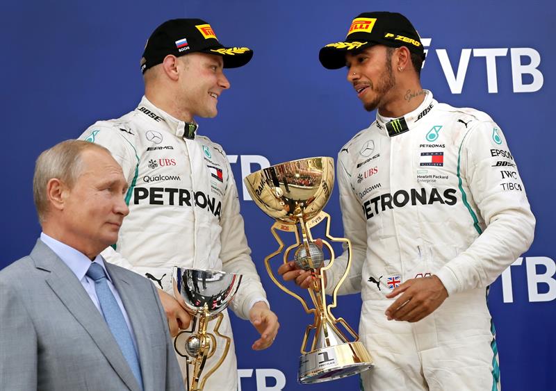 ¡Con la presencia de Putin! Hamilton y Bottas celebraron el un-dos en el GP de Rusia