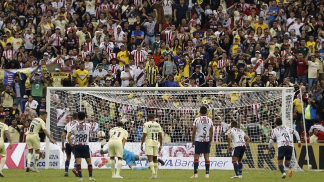 América se farreó la victoria con un agónico penal en el clásico ante “Chivas” de Guadalajara