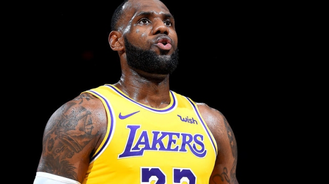 Así fue el estreno de LeBron James en los Lakers