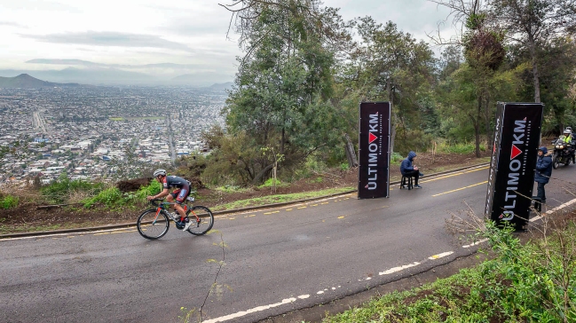 Elías Tello y Paula Baeza ganaron dura carrera en el Parque Metropolitano