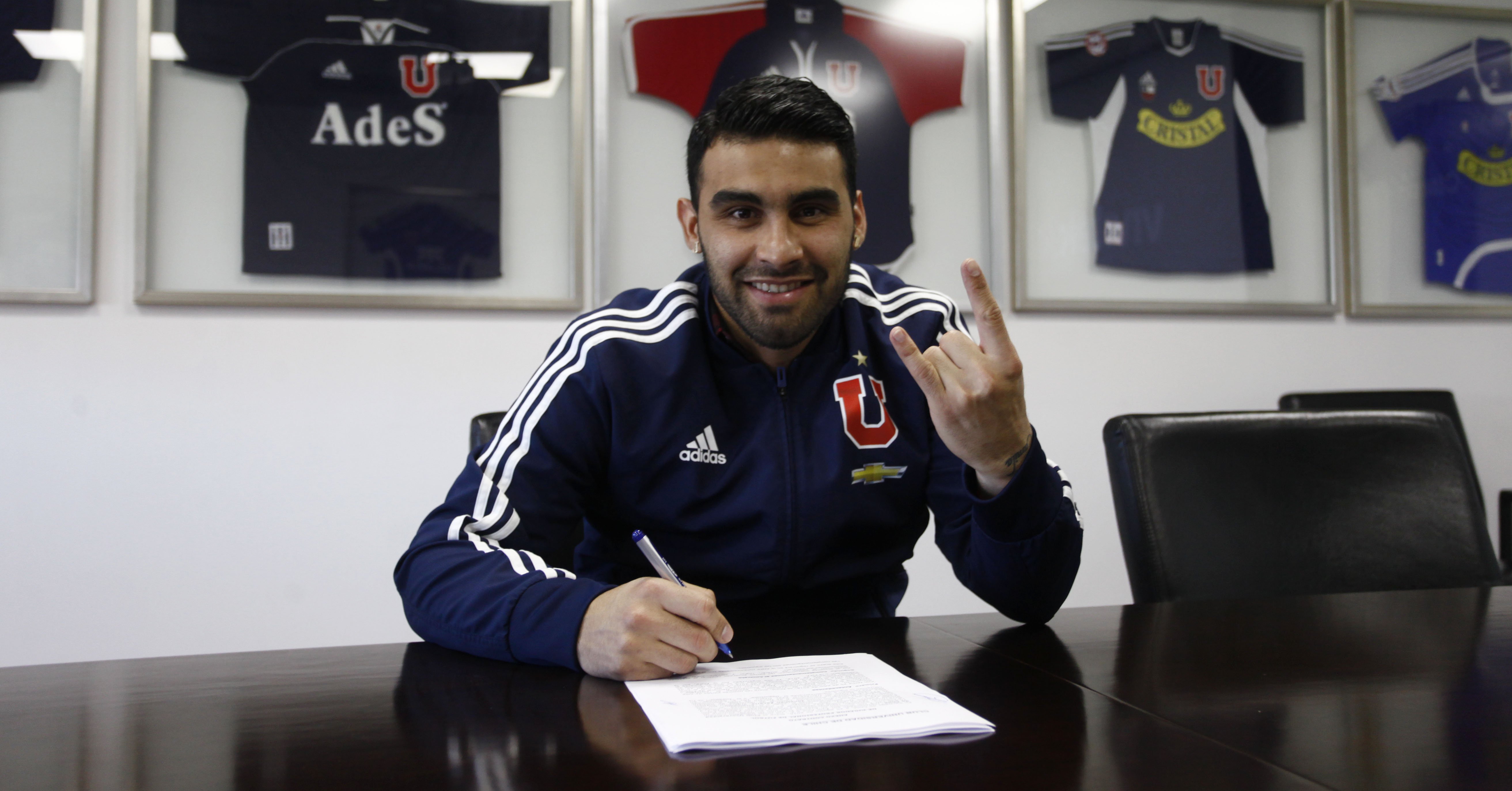 Jonathan Zacaría extendió su vínculo con Universidad de Chile hasta fines de 2019