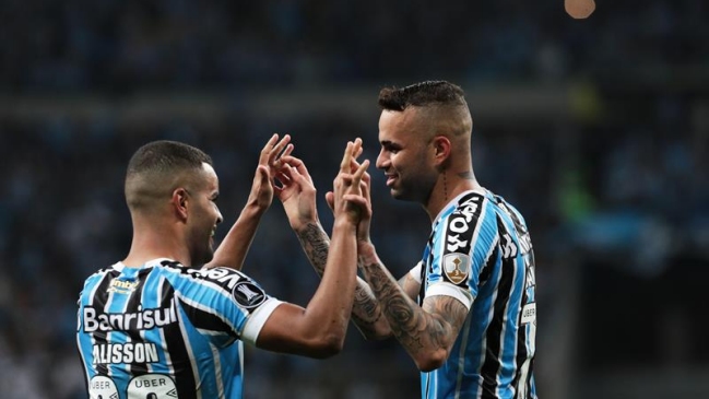 Gremio goleó a un esforzado Atlético Tucumán y se metió entre los cuatro mejores de América