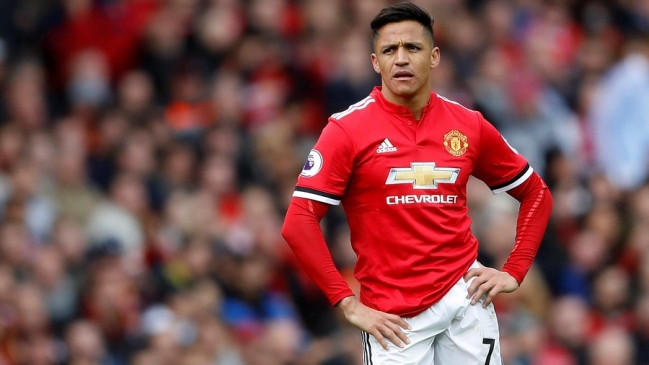 Prensa inglesa le dio duro a Alexis y calificó de “horrible” su actuación ante Valencia