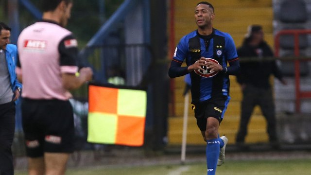 Gabriel Torres puso el broche al triunfo de Huachipato sobre la UC con un tiro a quemarropa