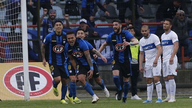 Huachipato noqueó al líder U. Católica para reforzar su objetivo de las copas internacionales