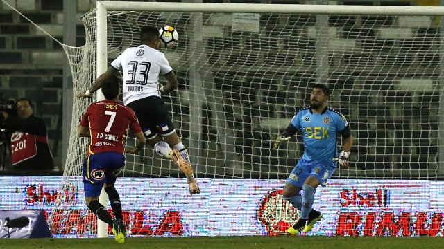 Un centro de Valdés permitió a Barrios marcar el empate entre Colo Colo y Unión Española