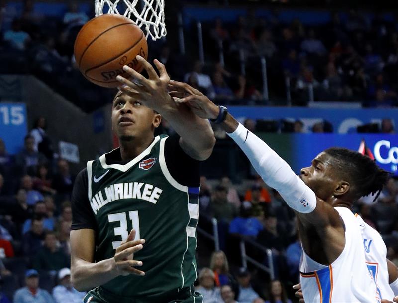 Oklahoma venció en tiempo extra a Milwaukee en duelo de pretemporada